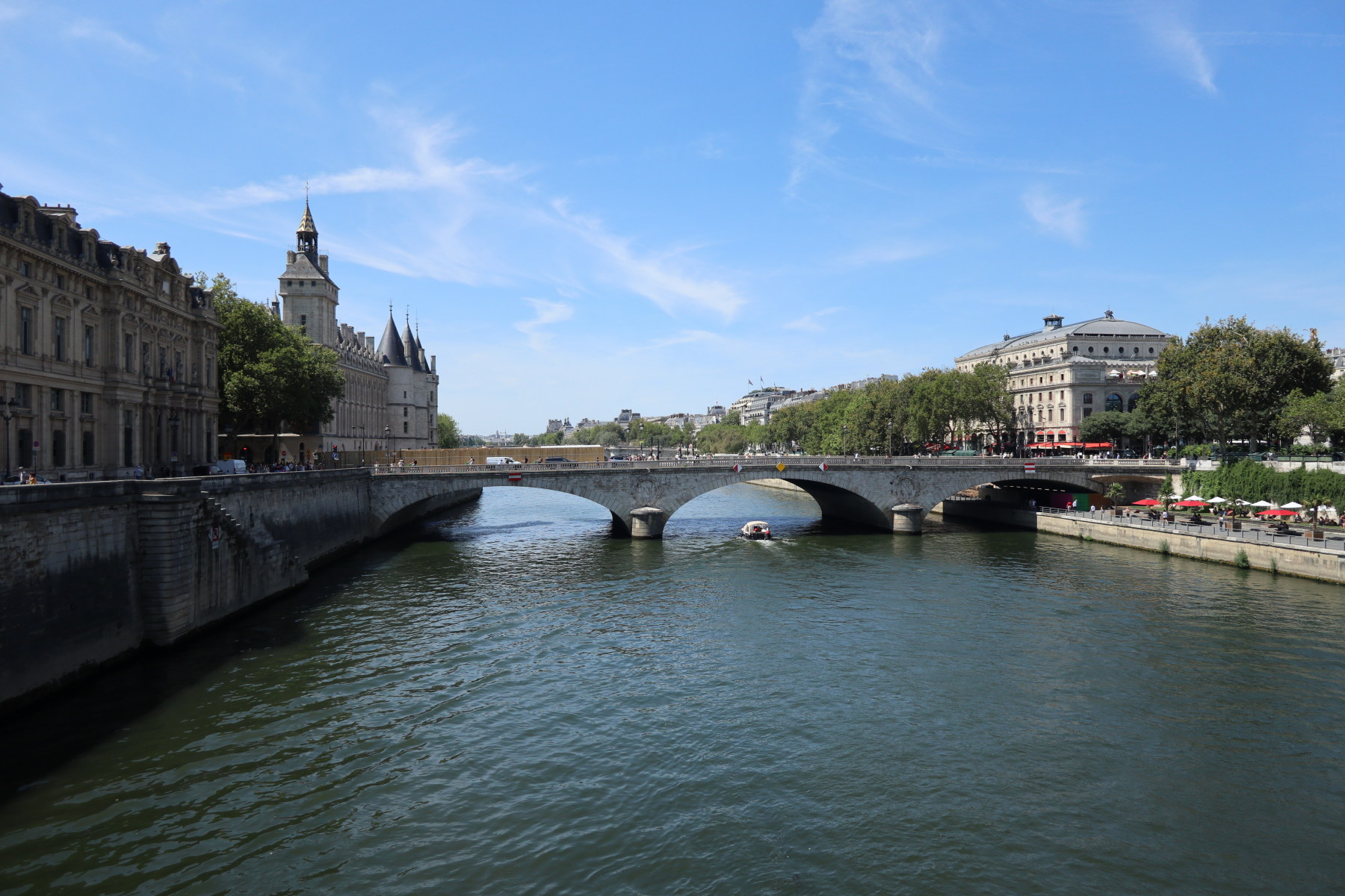 Chargement de la photo suivante en arrière plan